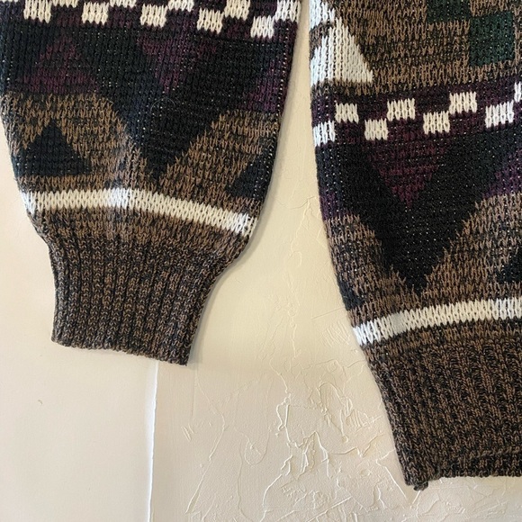 Geometric Pattern Crewneck Sweater - Brown and White - Picture 7 of 8